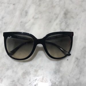 Ray Bans like new, comes with case and wipe